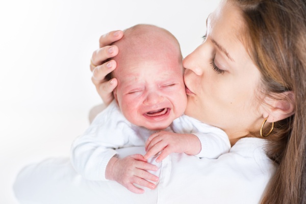 Внутричерепное давление у детей - плачет ребёнок фото